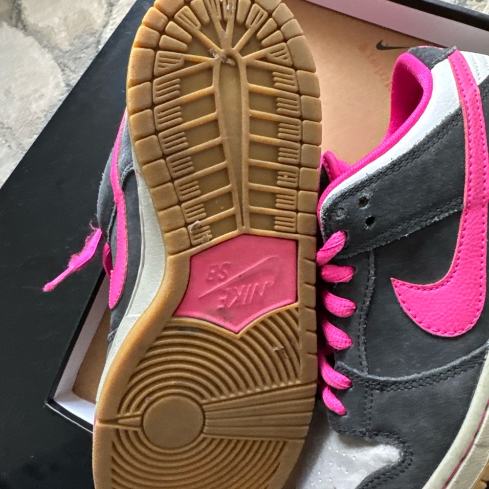 Nike Pink disposable snickers 2014 - Picture 3 of 5